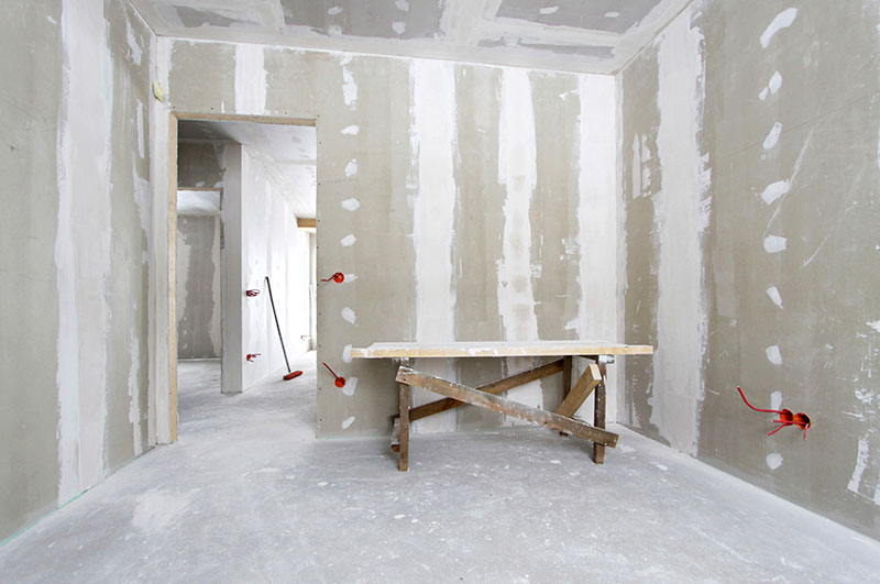 Drywall is completely finished in this room; after priming and painting the walls, the work will be over